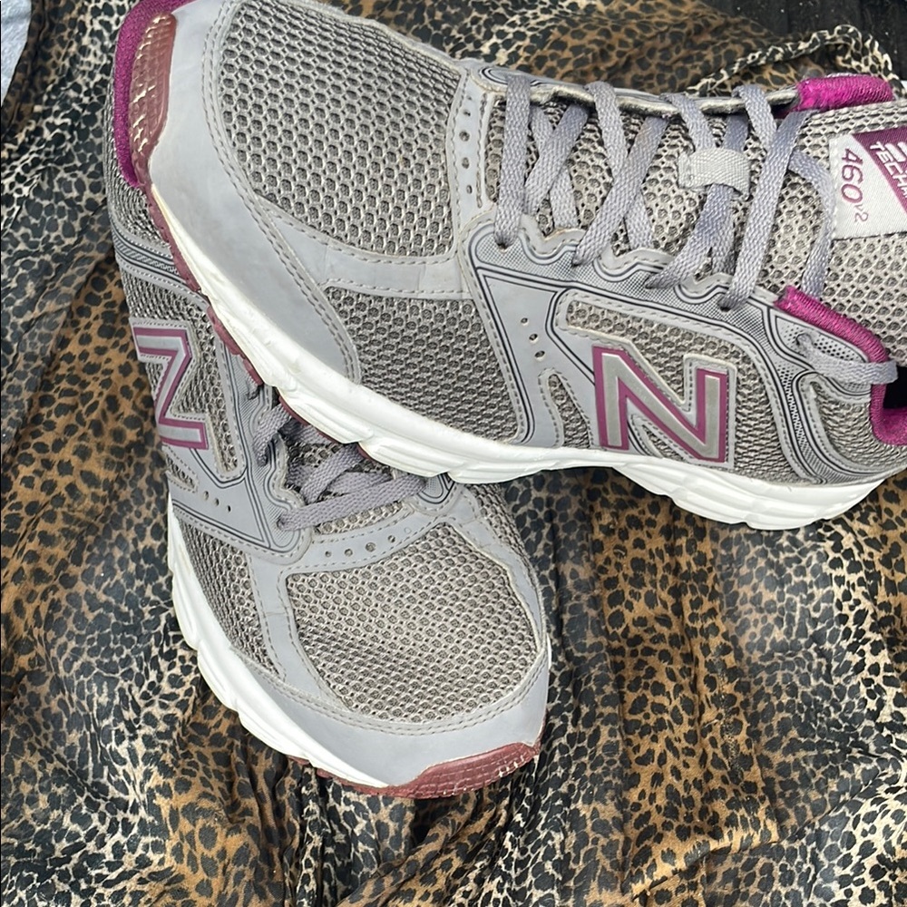 New Balance Women's Athletic Shoes in Gray and Pink